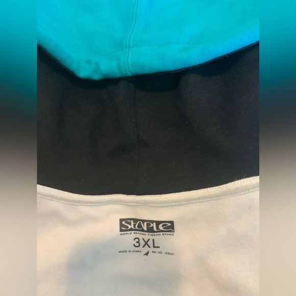 Staple Hoodie w/zipper pockets - Picture 3 of 3